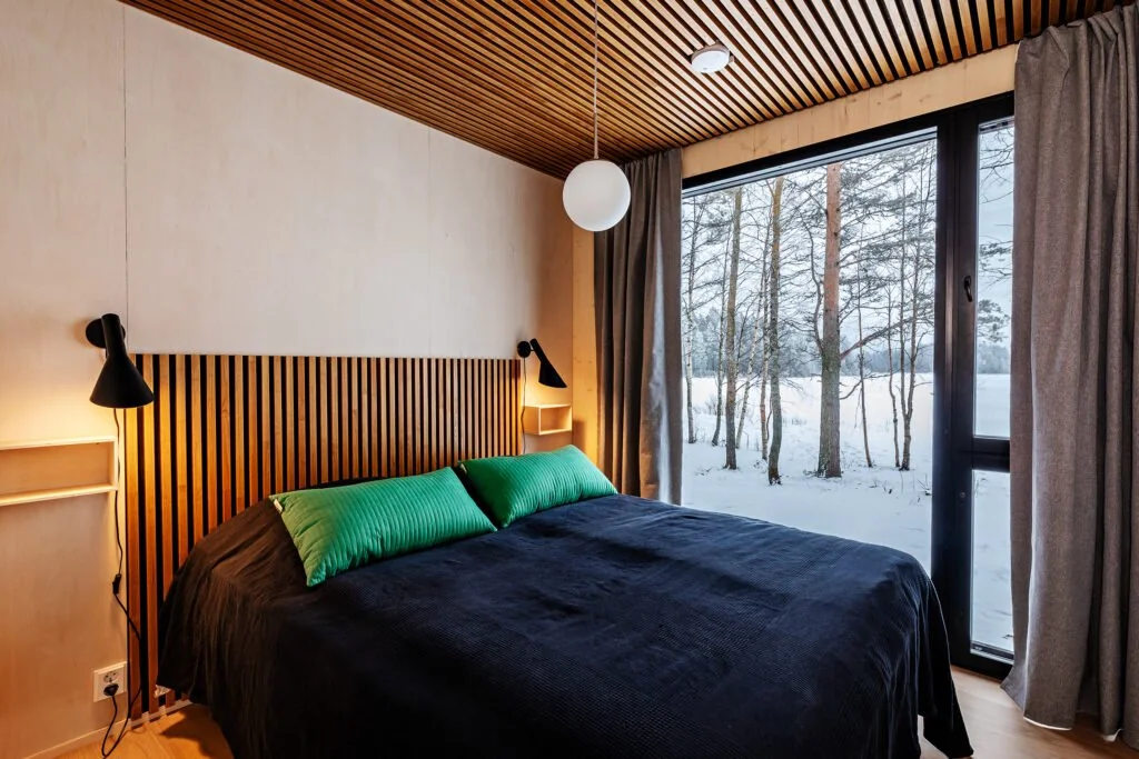 Huvilan makuuhuone Oulujärven rannalla Villa Lehtoniemi