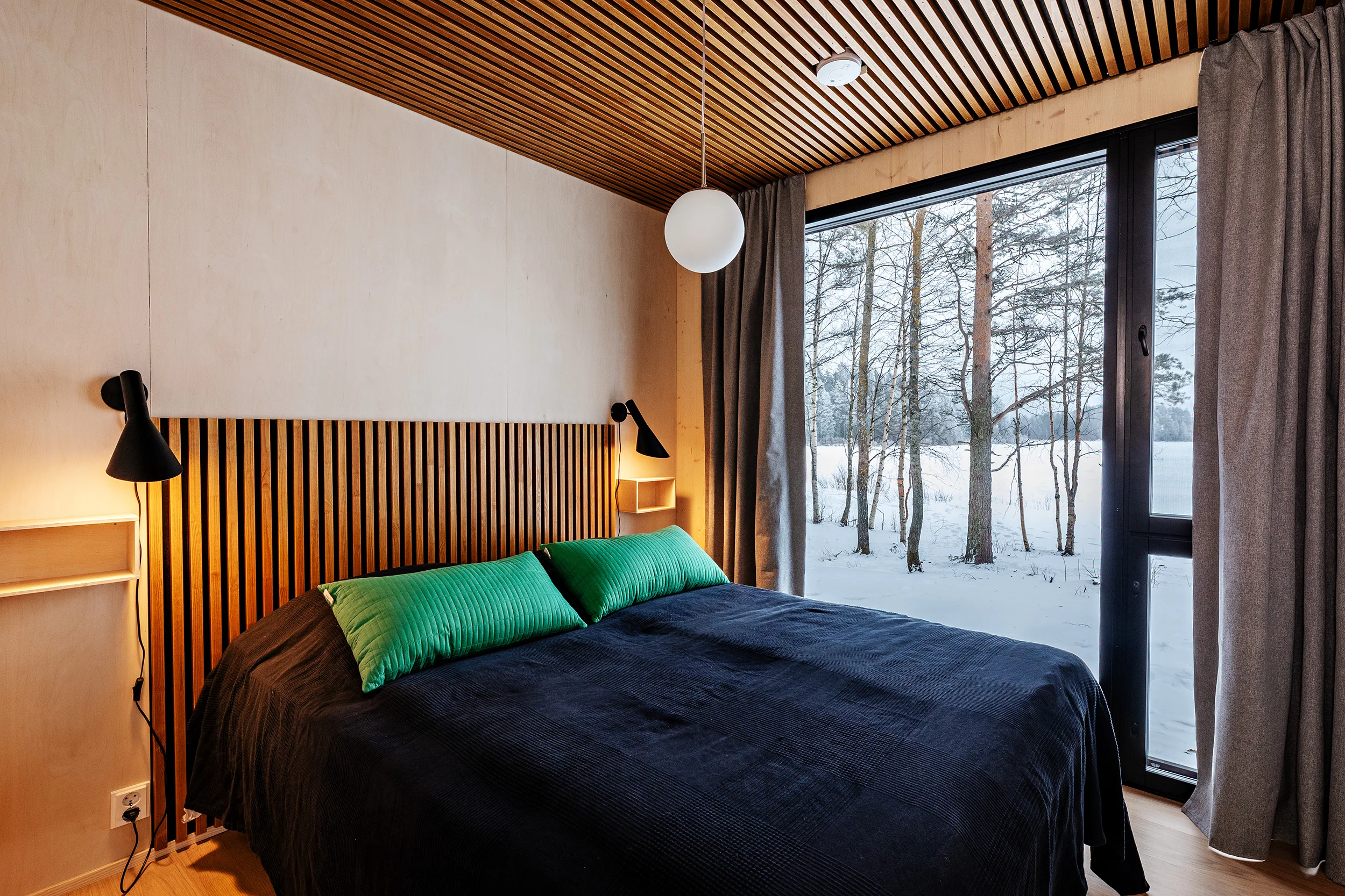 Huvilan makuuhuone Oulujärven rannalla Villa Lehtoniemi