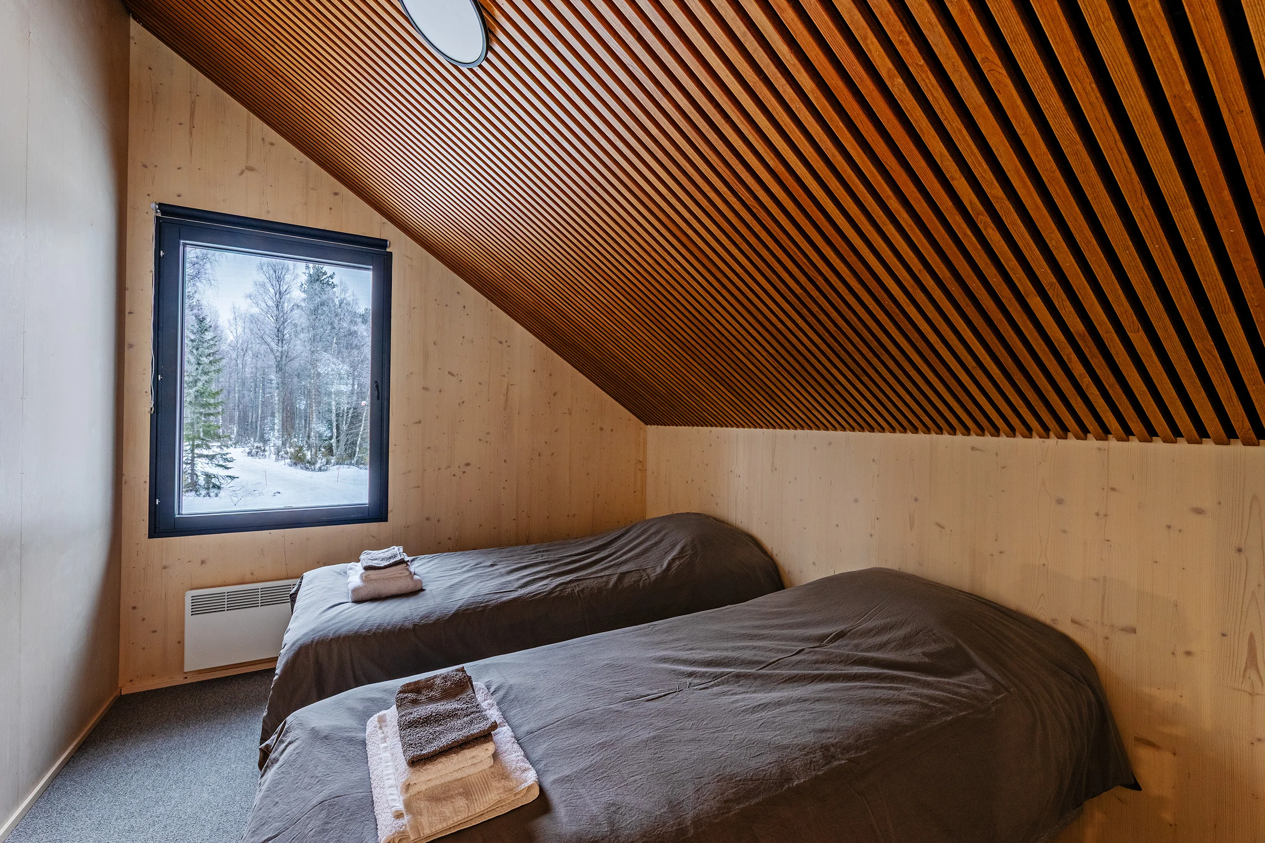 Huvilan makuuhuone Oulujärven rannalla Villa Lehtoniemi