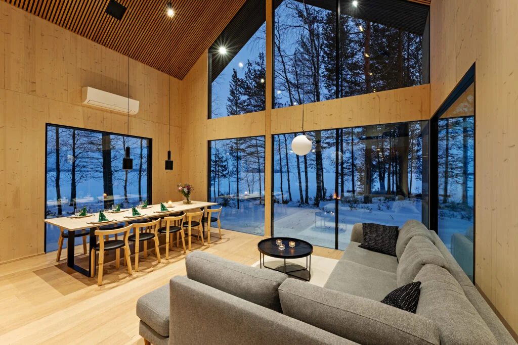 Villa Lehtoniemi huvilan olohuoneesta avautuu upeat talvimaisemat